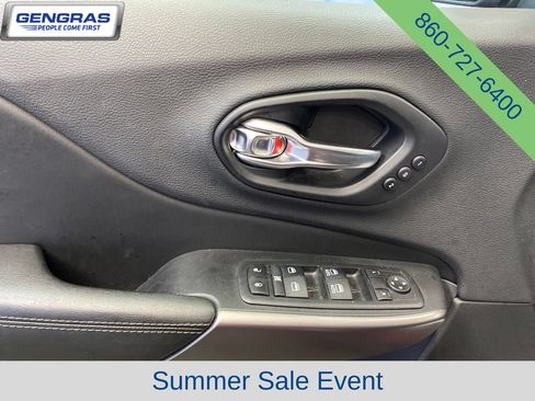 Used 2019 Jeep Cherokee Limited AWD/4WD image 14