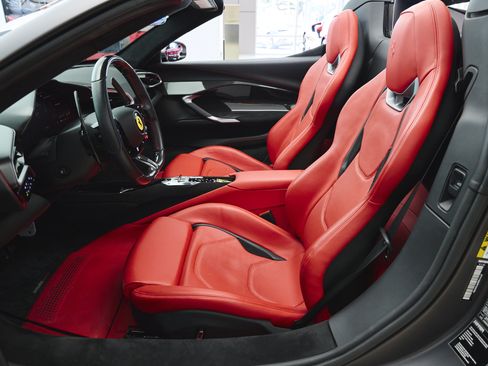 Used 2023 Ferrari 296 GTS RWD image 10