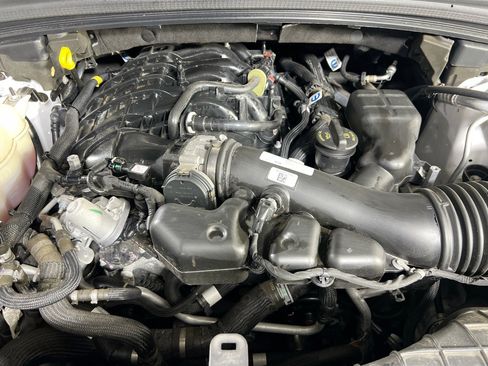 Used 2023 Jeep Grand Cherokee Laredo image 27