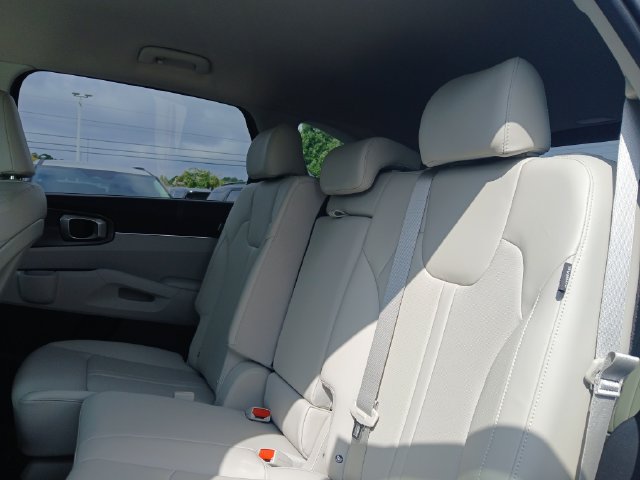Certified 2024 Kia Sorento S FWD image 10