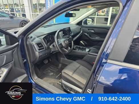 Used 2025 Nissan Rogue SV FWD image 11