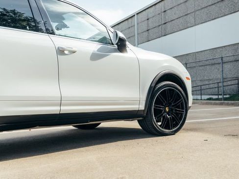 Used 2016 Porsche Cayenne S AWD/4WD image 22