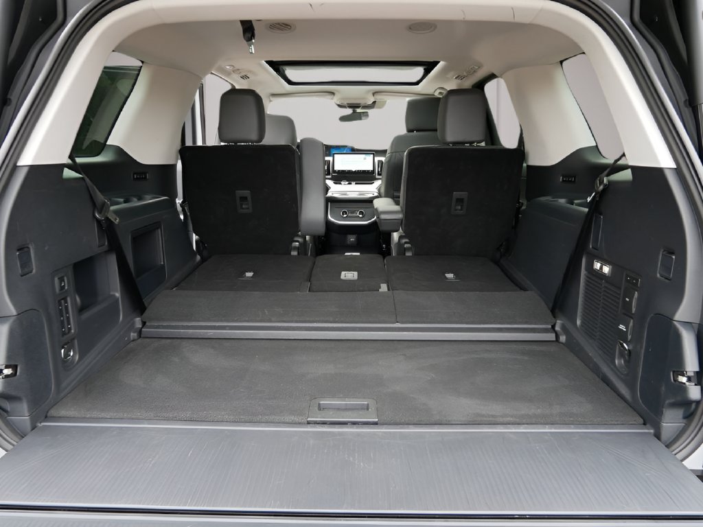 Used 2025 Ford Expedition Active AWD/4WD image 12