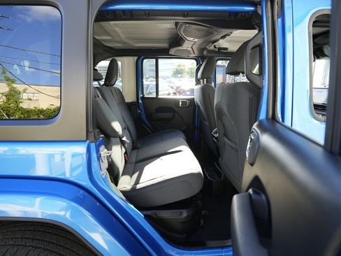 Used 2024 Jeep Wrangler Unlimited w/ Convenience Group AWD/4WD image 34