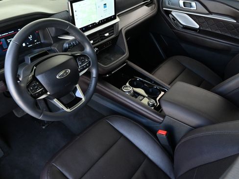 Used 2025 Ford Explorer Platinum w/ Ultimate Package AWD/4WD image 15