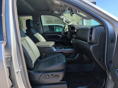 Used 2025 GMC Sierra 2500 SLT w/ SLT Premium Package image 35