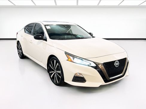Used 2021 Nissan Altima 2.5 SR w/ SR Premium Package FWD image 3
