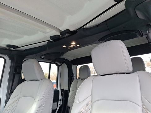 Certified 2022 Jeep Gladiator Overland image 14