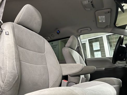 Certified 2020 Toyota Sienna L image 20