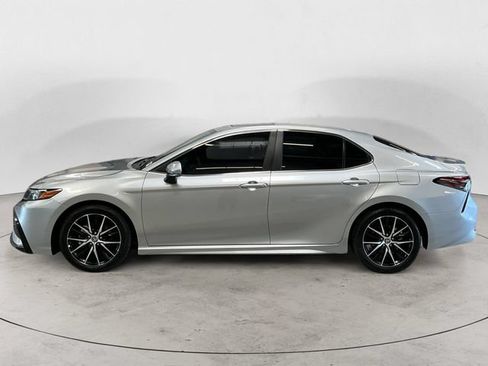 Used 2024 Toyota Camry SE w/ Cold Weather Package FWD image 2