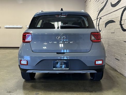 Used 2022 Hyundai Venue SEL w/ Cargo Package FWD image 5