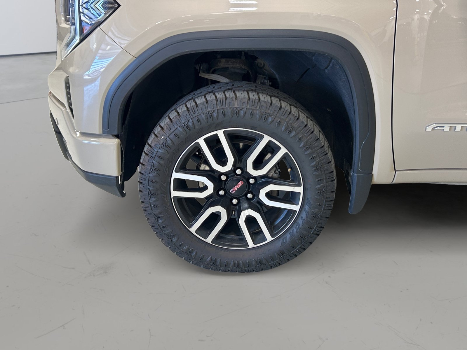 Used 2022 GMC Sierra 1500 AT4 w/ AT4 Premium Package AWD/4WD image 8