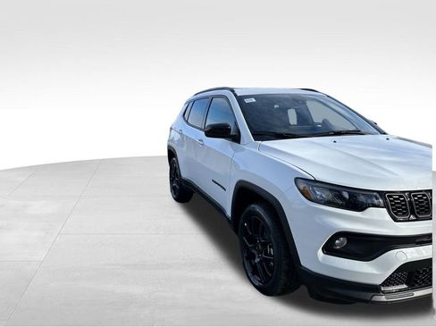 New 2026 Jeep Compass Latitude image 9