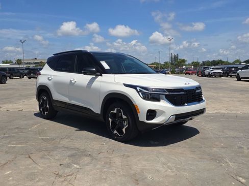 New 2026 Kia Seltos S FWD image 2