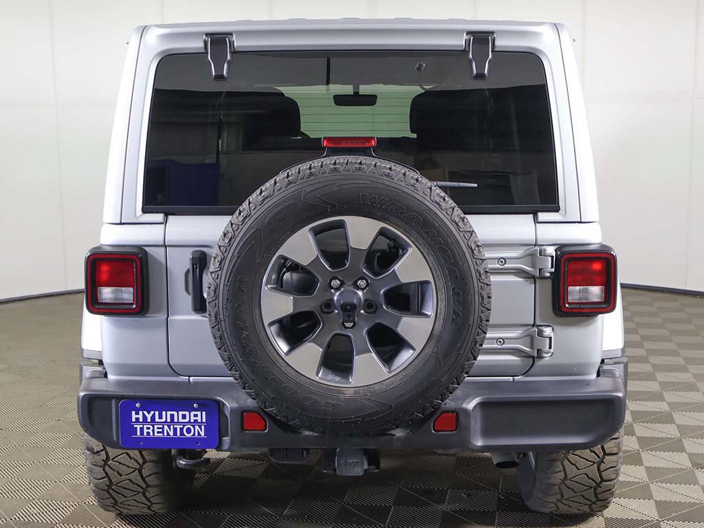 Used 2023 Jeep Wrangler Unlimited Sahara w/ Cold Weather Group AWD/4WD image 10