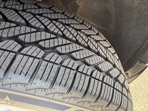 Used 2017 Chrysler Pacifica Touring-L Plus w/ Advanced Safetytec Group FWD image 10