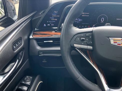 Used 2024 Cadillac Escalade Premium Luxury RWD image 21