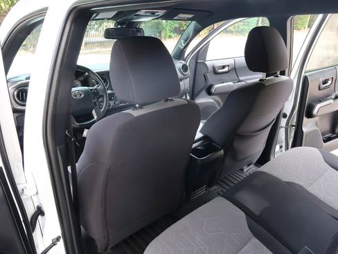 Used 2020 Toyota Tacoma TRD Sport w/ Technology Package image 18