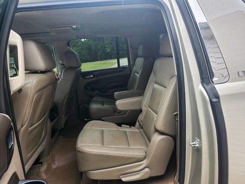 Used 2015 Chevrolet Suburban LT image 11