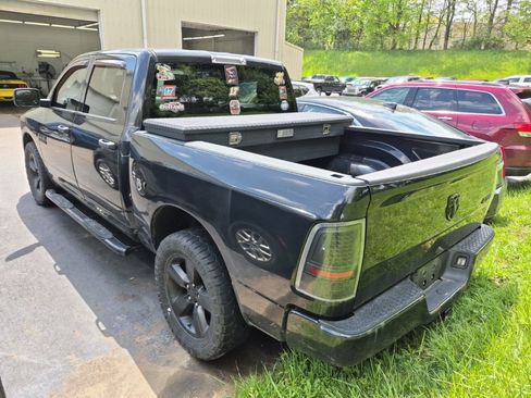Used 2018 RAM 1500 Express w/ Black Ram 1500 Express Group AWD/4WD image 3