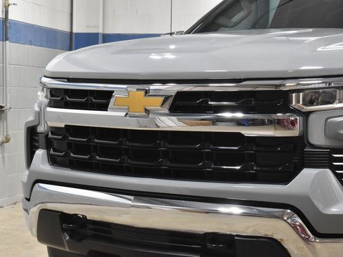 Used 2024 Chevrolet Silverado 1500 LT AWD/4WD image 28