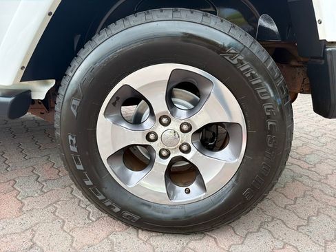 Used 2016 Jeep Wrangler Unlimited Sahara w/ Connectivity Group image 18