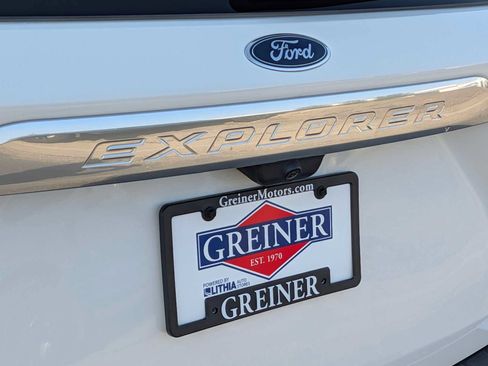 Certified 2023 Ford Explorer Platinum w/ Technology Package AWD/4WD image 11