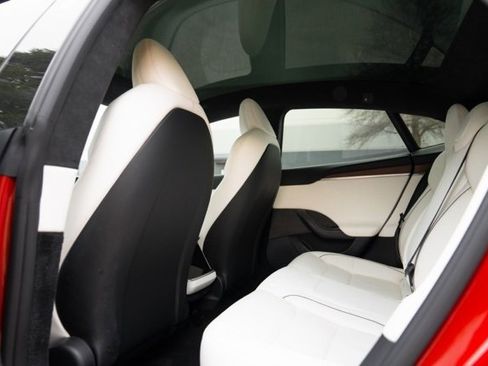 Used 2021 Tesla Model S Plaid image 34