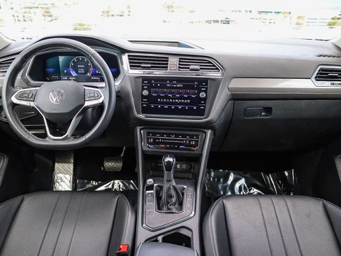 Used 2022 Volkswagen Tiguan SE image 12