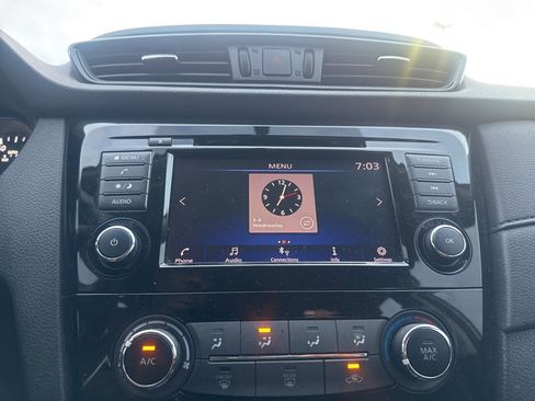 Used 2018 Nissan Rogue S image 40