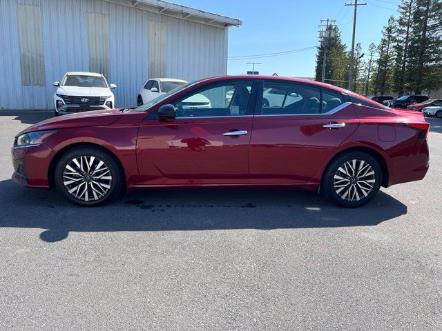 Used 2024 Nissan Altima 2.5 SV FWD image 7