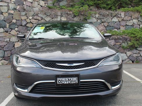 Used 2015 Chrysler 200 Limited w/ Convenience Group image 3