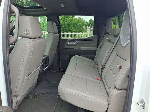 New 2026 GMC Sierra 1500 SLT w/ SLT Premium Plus Package AWD/4WD image 11