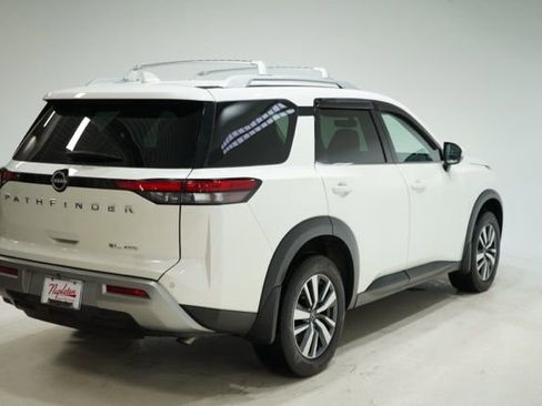 Used 2024 Nissan Pathfinder SL image 8