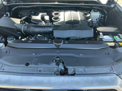 Used 2019 Toyota 4Runner SR5 AWD/4WD image 21