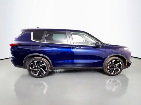 Used 2023 Mitsubishi Outlander SE image 11