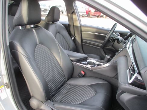 Used 2018 Toyota Camry SE image 15