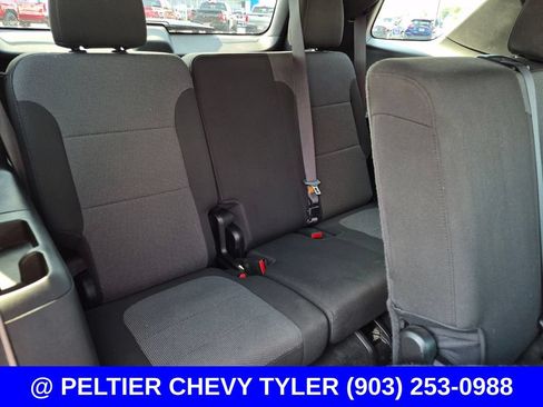 Used 2023 Chevrolet Traverse LT FWD image 17