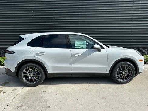 Certified 2025 Porsche Cayenne image 8