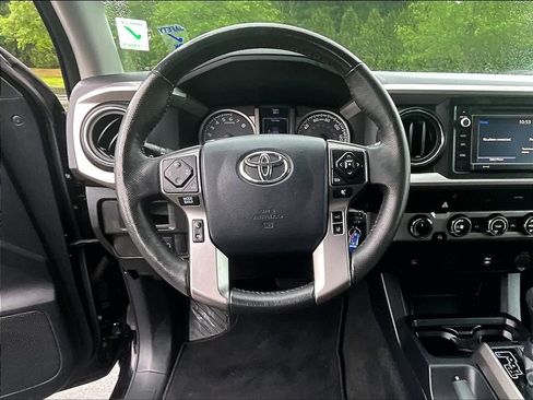 Used 2019 Toyota Tacoma SR5 AWD/4WD image 17
