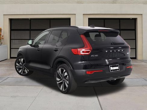 Certified 2025 Volvo XC40 B5 Plus AWD/4WD image 2