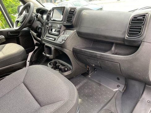 Used 2025 RAM ProMaster 2500 w/ U-Haul Equipment Group FWD image 17