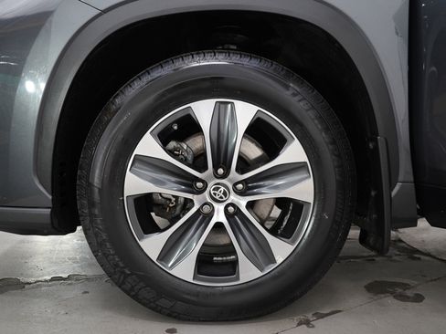 Used 2023 Toyota Highlander XLE AWD/4WD image 31