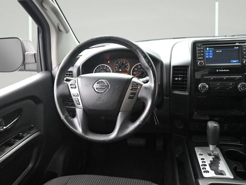 Used 2015 Nissan Titan SV w/ SV Value Truck Package RWD image 10