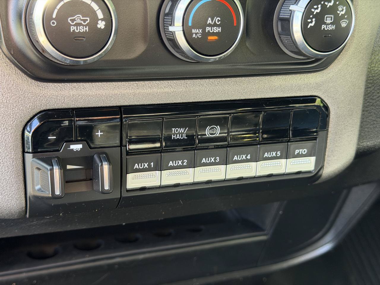 Used 2021 RAM 3500 Tradesman w/ Chrome Appearance Group AWD/4WD image 22