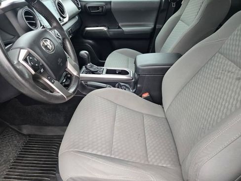 Certified 2022 Toyota Tacoma SR5 AWD/4WD image 18
