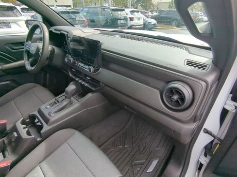 Used 2024 Chevrolet Colorado W/T image 40