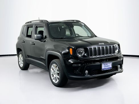 Used 2022 Jeep Renegade Latitude AWD/4WD image 3