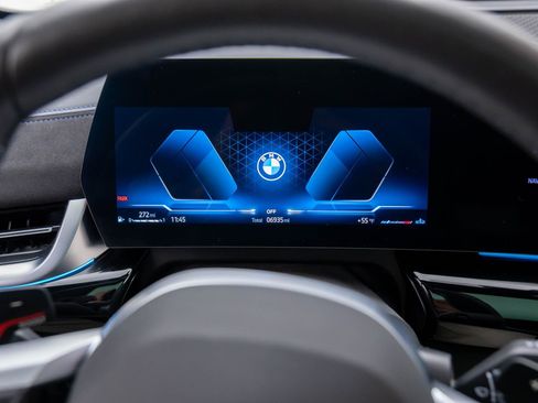 Certified 2025 BMW X2 xDrive28i w/ M Sport Package image 22