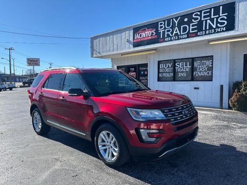 Used 2016 Ford Explorer XLT w/ Equipment Group 202A image 4